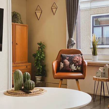 8p 4b Charming Retreat In Center *