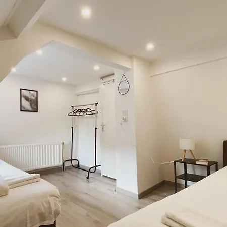 Nyaraló 8p 4b Charming Retreat In Center *