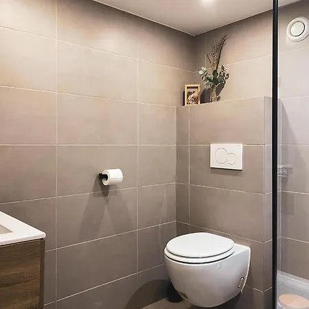 8p 4b Charming Retreat In Center * Дордрехт