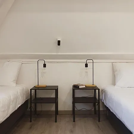 8p 4b Charming Retreat In Center