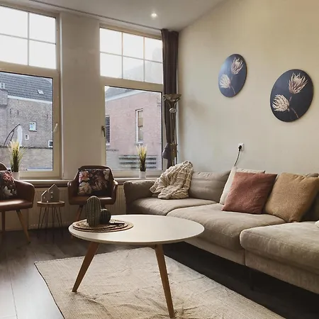 8p 4b Charming Retreat In Center * Dordrecht
