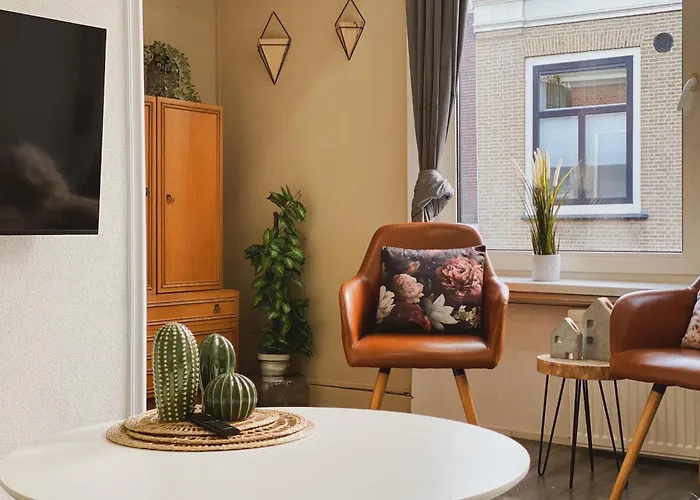 8p 4b Charming Retreat In Center *