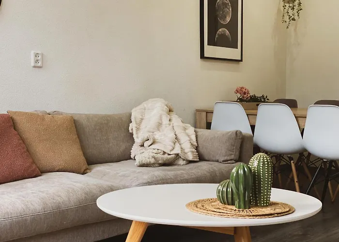 8p 4b Charming Retreat In Center Ferienhaus