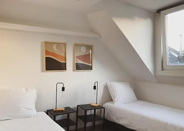 8p 4b Charming Retreat In Center *