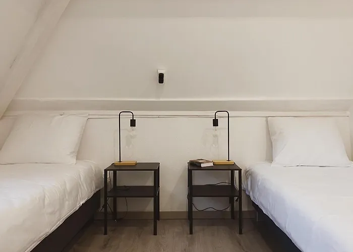 8p 4b Charming Retreat In Center