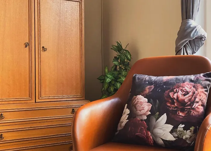 8p 4b Charming Retreat In Center * Dordrecht