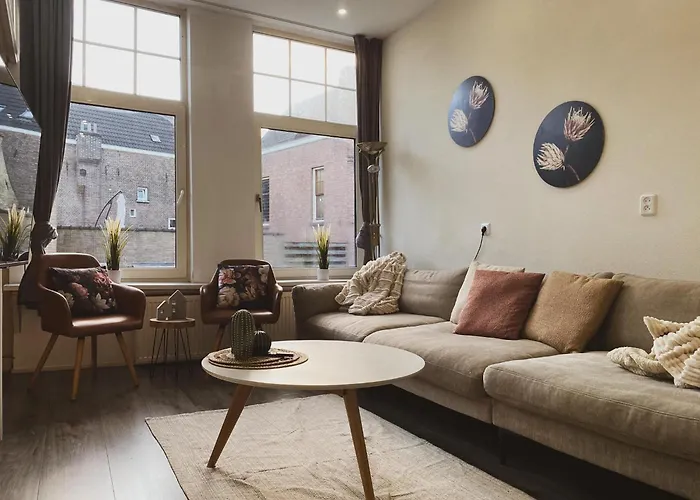 8p 4b Charming Retreat In Center * Дордрехт